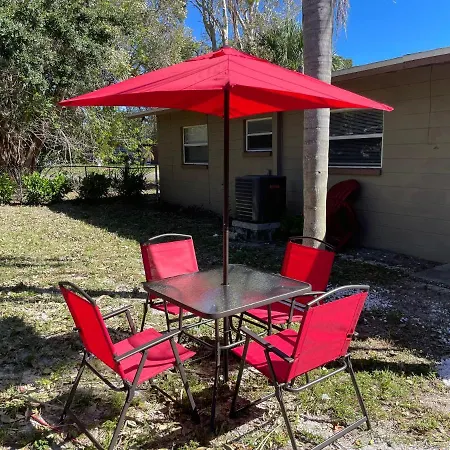 Comfy Cozy Home Near Downtown St Pete & Beaches